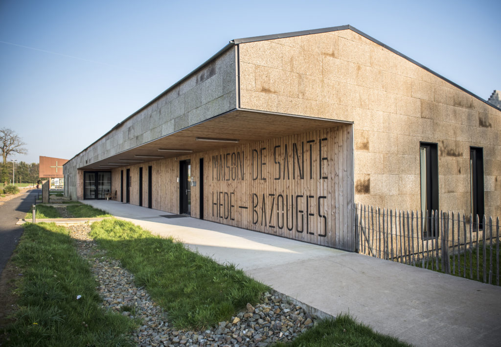 Entrée de la maison de santé de Hédé-bazouge.