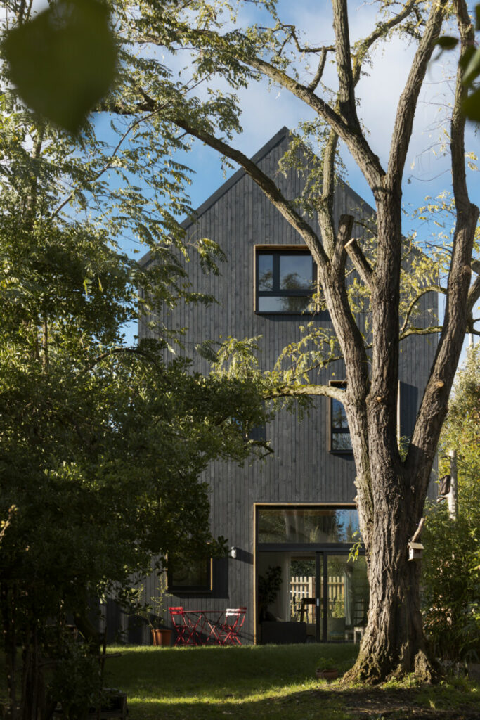 Maison passive à Vitry réalisée par l'agence Quinze Architecture ossature bois et matériaux boisourcés