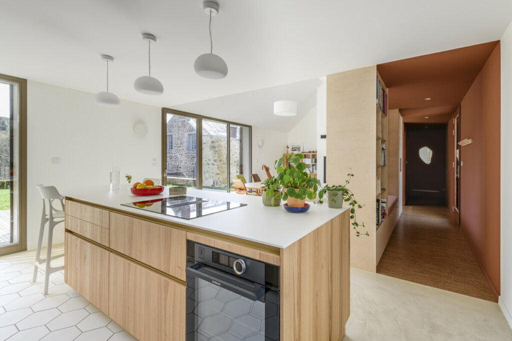 Ensemble cuisine séjour lumineux