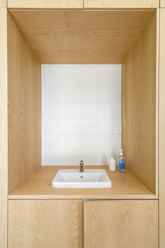 Niche lave-mains mobilier bois