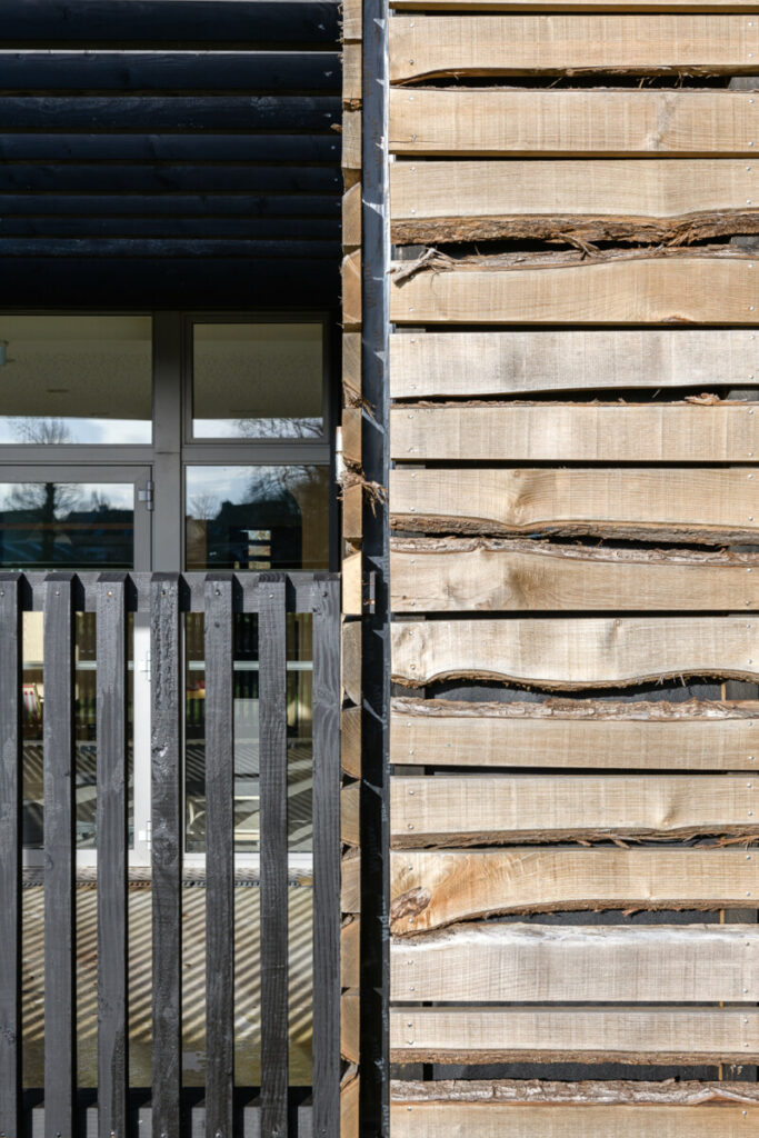 Détail bardage ganivelle bois clôture bois