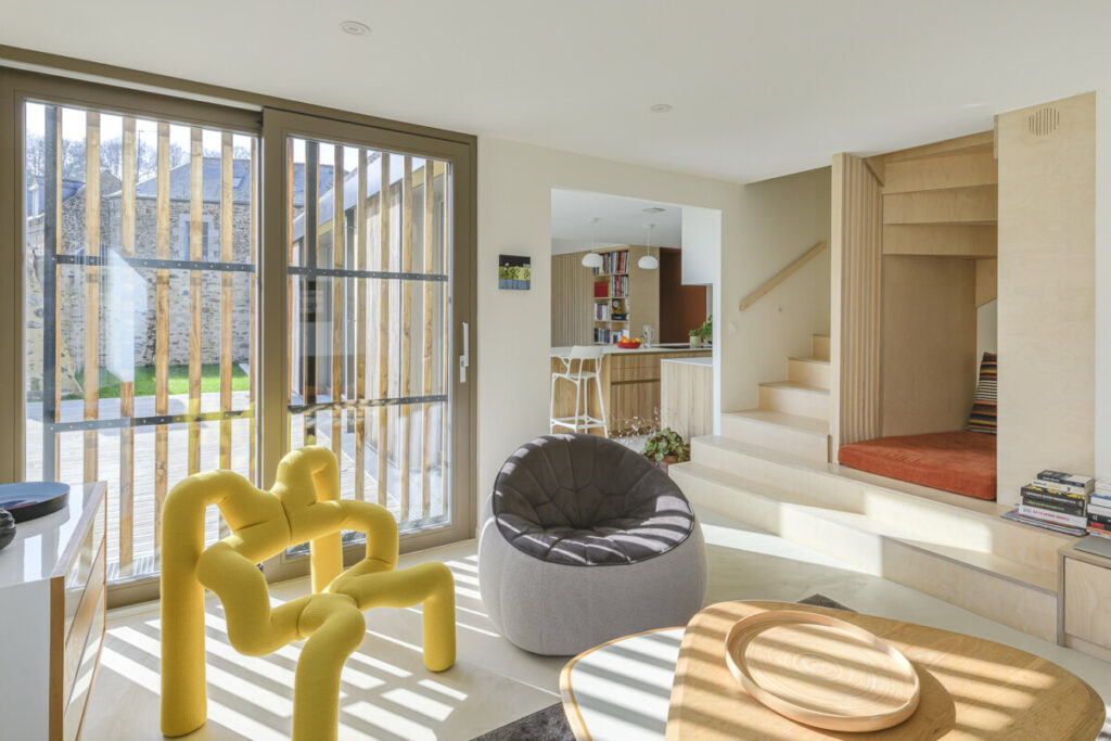 Salon lumineux mobilier design et agencement bois