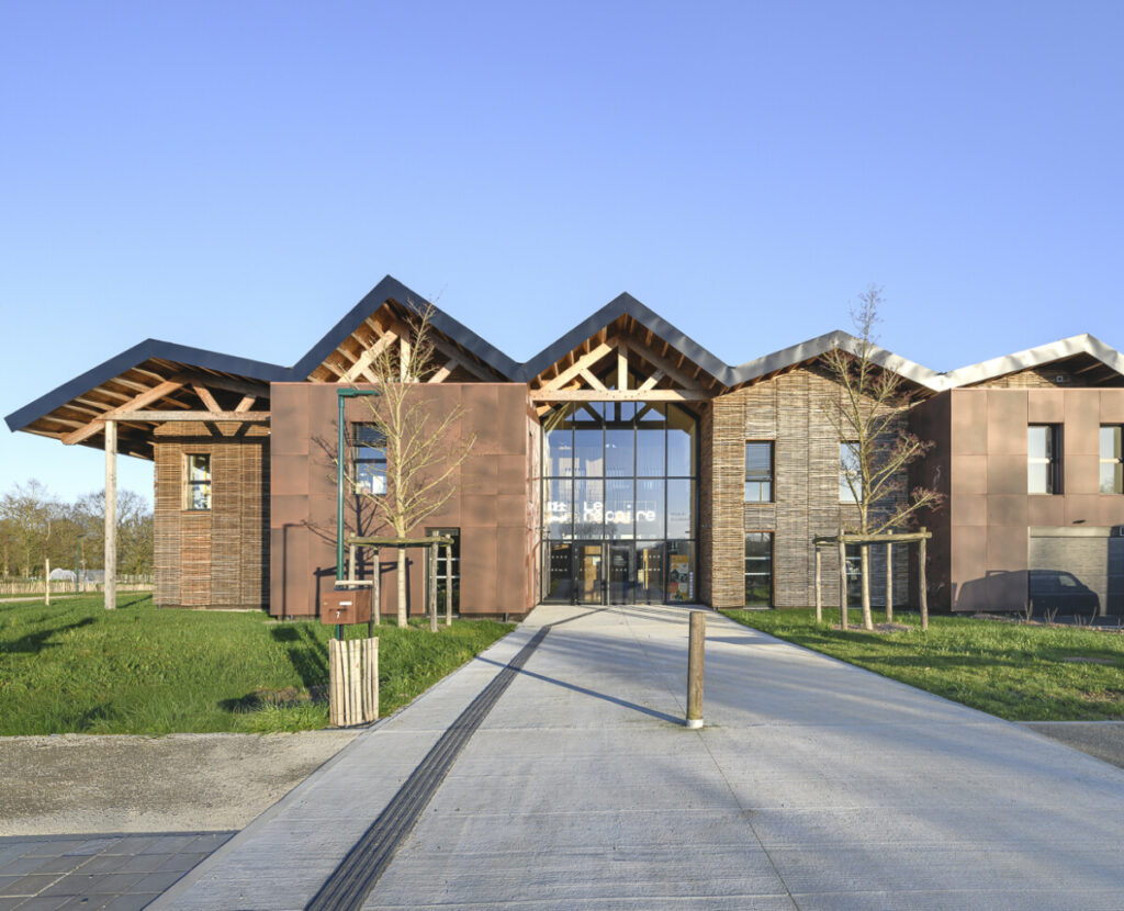 Façade pôle entrepreneurial acier et bois