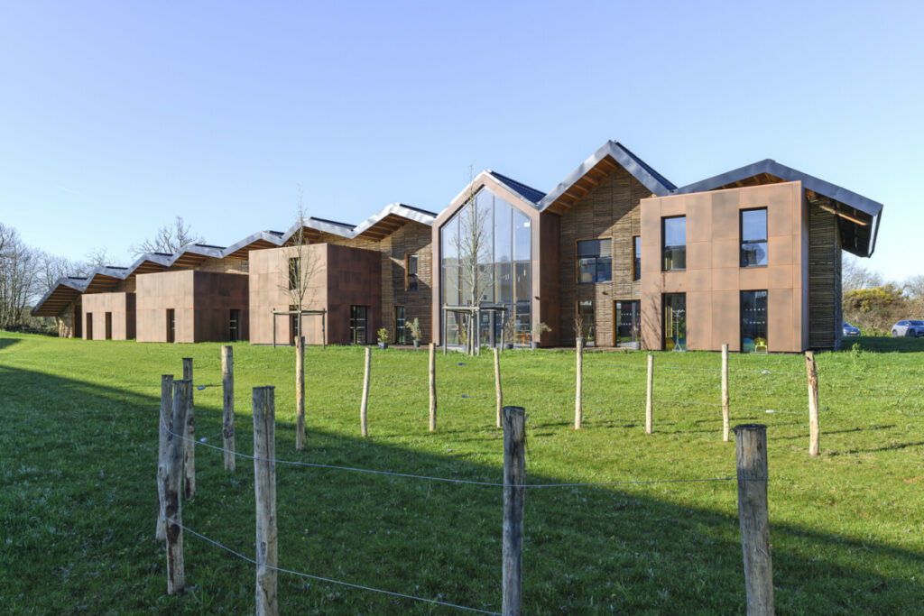 Pôle entrepreneurial en bois et acier