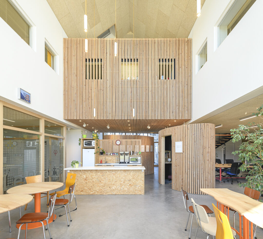 Salle commune aménagement bois