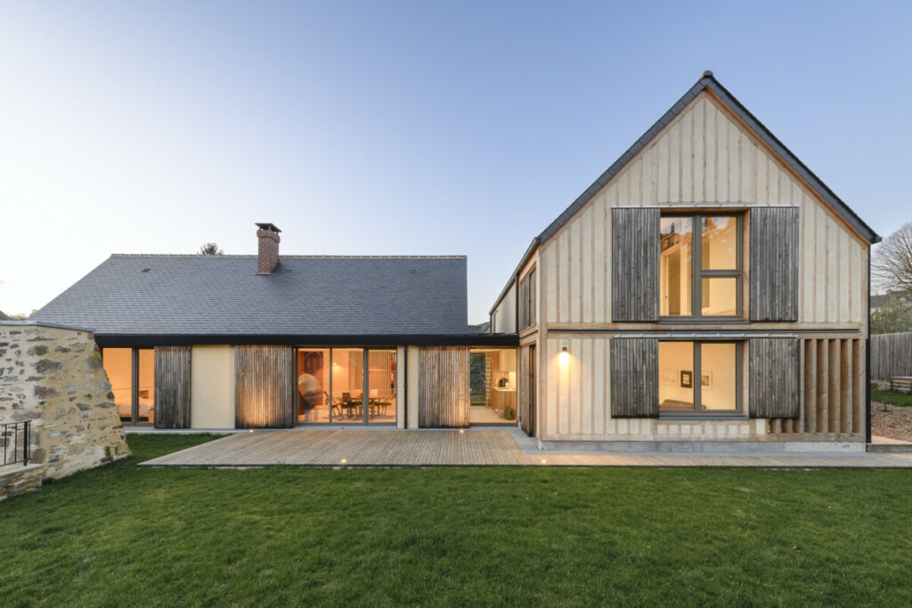 Maison passive à colombages torchis.